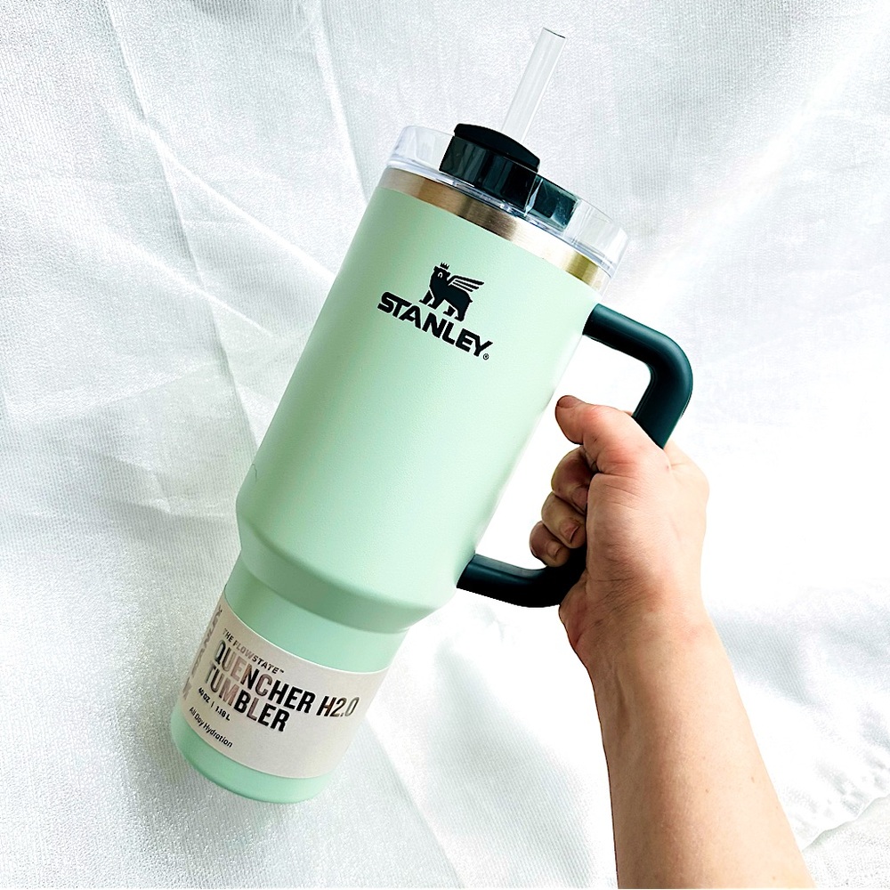 🎉HP!!! STANLEY  ✨NWT✨ Target Exclusive 40oz H2.0 Quencher in Ocean Spray Green
